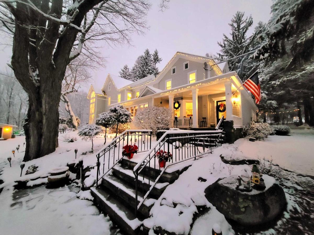 Inn Pump House & *